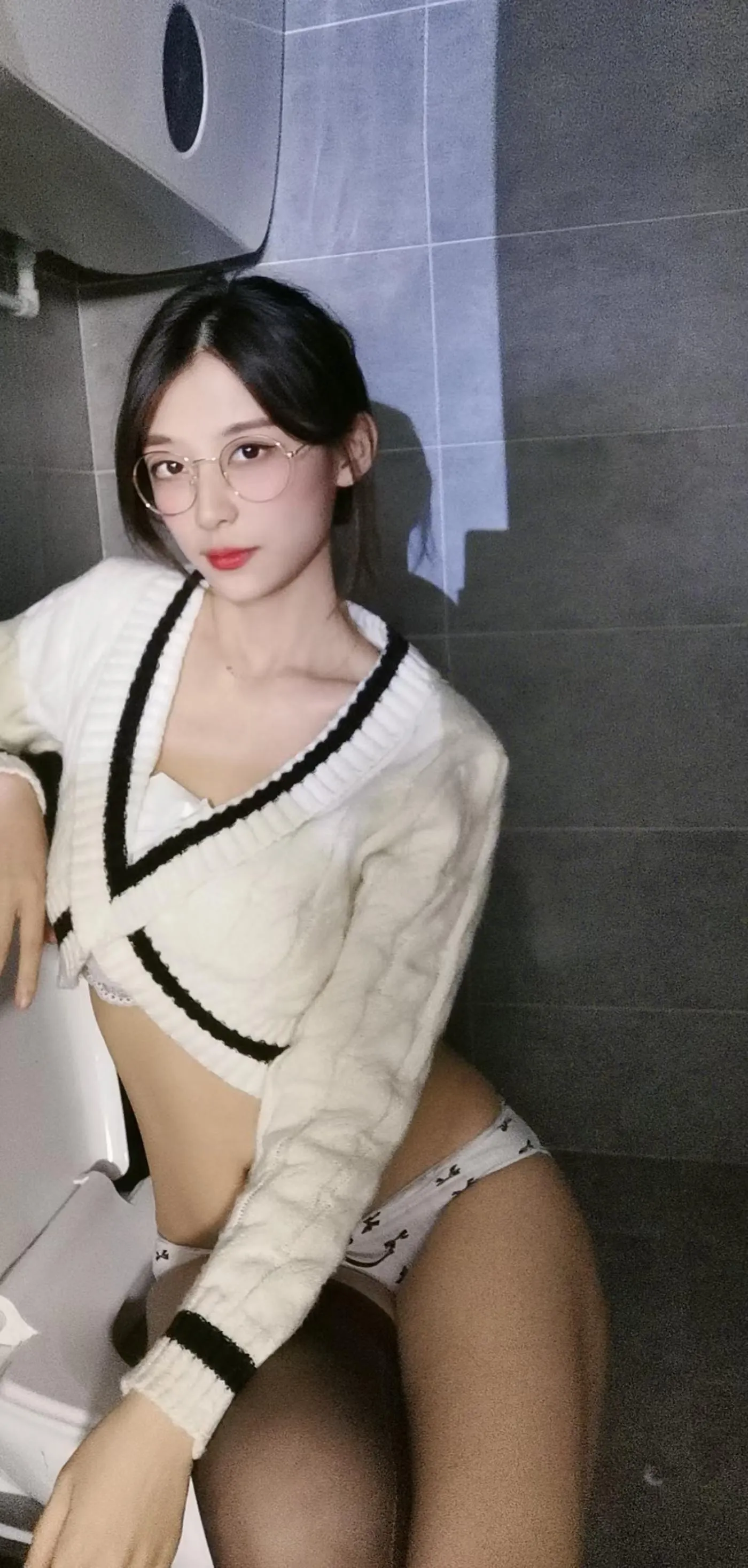 B站羊小雪 – NO.04 舰长图包小视频[22] [56P]插图3